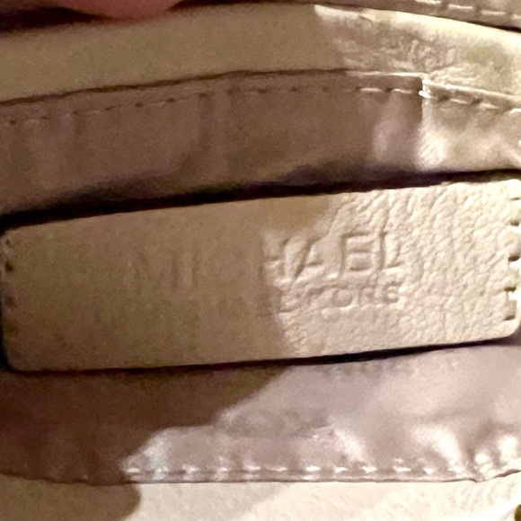 MICHAEL KORS Vanilla Leather Wristlet with Gold Round Logo & Handle. NWT - Picture 6 of 7